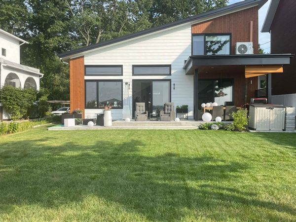 Maison de campagne au bord de l’eau (fleuve St-Laurent). Endroit calme et paisible.