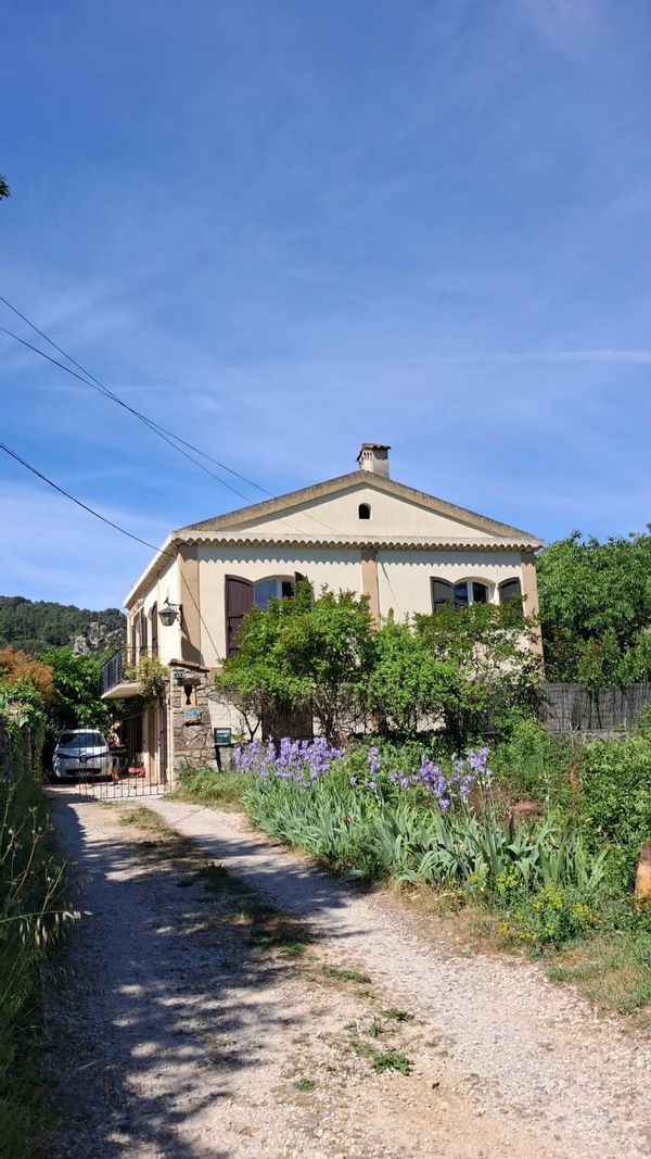 Maison de village, dans un village provençal, à 20 km de la mer.