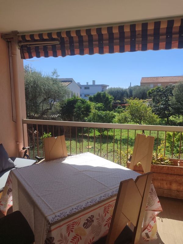 Appartement pour une famille à proximité de Nice, des vacances à la mer et à la montagne.