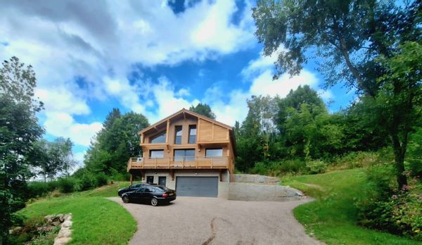 Le chalet neuf,plein sud et vue sur les montagnes