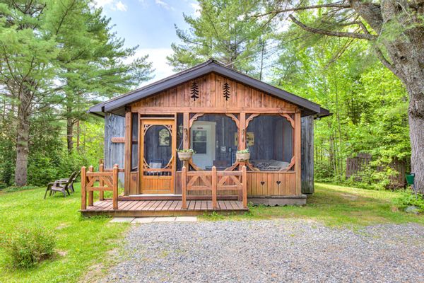 Chalet Sous-Bois sur un Lake Resort à 50 min de Montréal