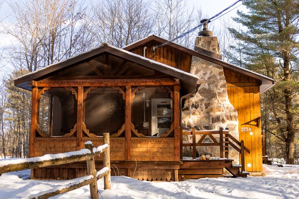 Chalet la Légende des Pins sur le Lake Resort à 50min de Montréal