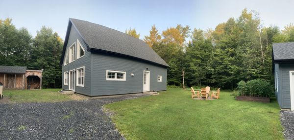 Maison en bois au Québec, nichée dans un environnement calme  et ressourçant en pleine nature.