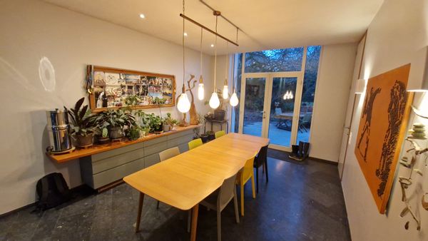 Maison d'architecte avec très grand jardin aux portes de Bruxelles.