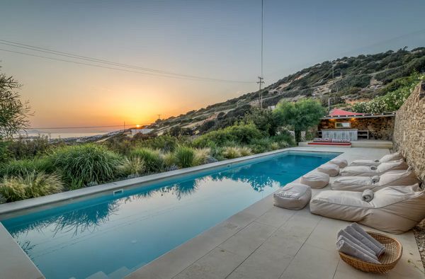 Villa typique des Cyclades (Antiparos), 14 pers, vue mer + sunset, accès plage à 10mns de marche