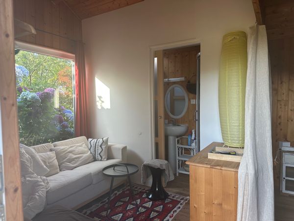 La maison de Jean-Christophe, à 200 m de la plage dans un grand jardin paysagé.