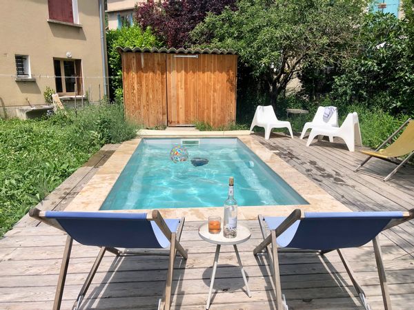 Maison de famille avec jardin & piscine au cœur de Crest : Le calme en ville !