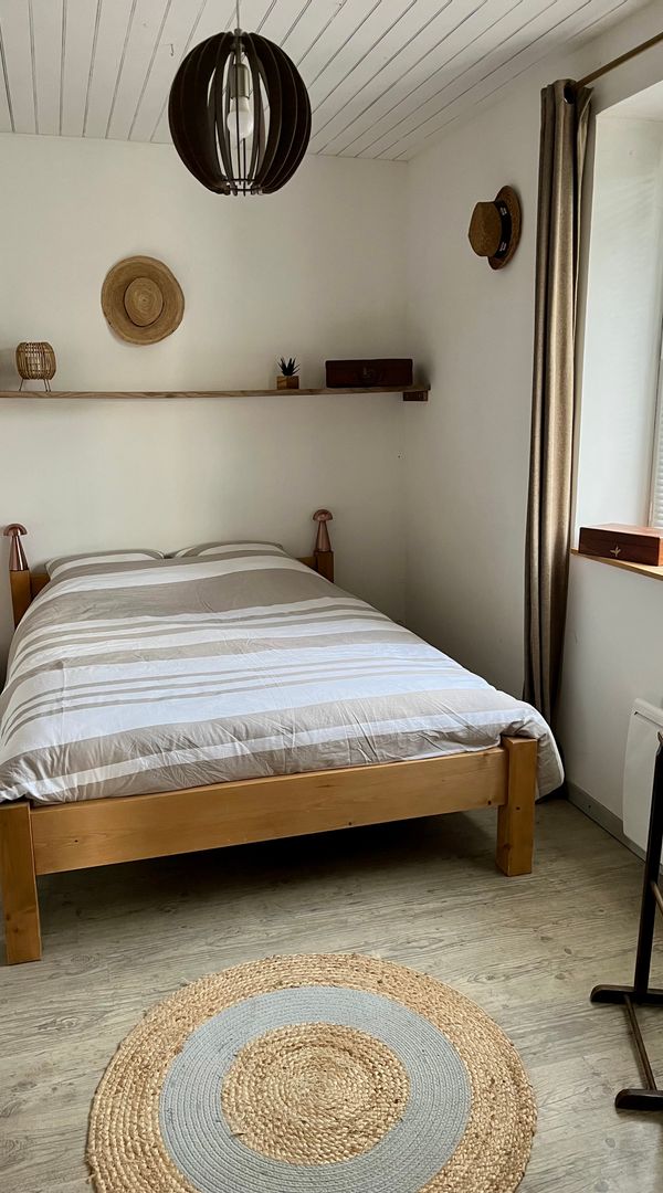 Chambre privée dans maison de village, au calme