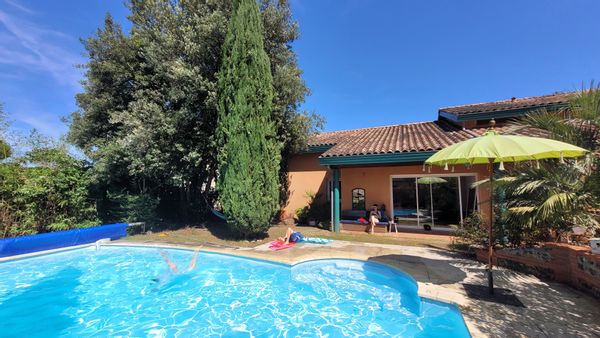 Belle maison spacieuse et tranquille avec piscine à coté de Toulouse