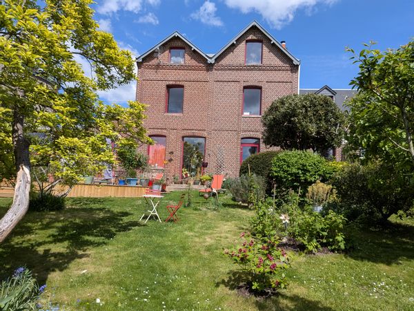 Maison dans un quartier calme, 2 chambres avec  jardin, terrasse et jolie vue sur Rouen et la Seine