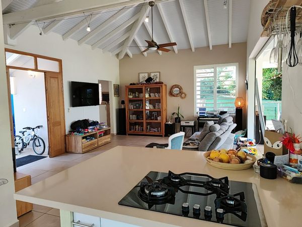 Villa de standing avec piscine, sans vis-à-vis, au cœur de l'île, idéale pour découvrir sa diversité