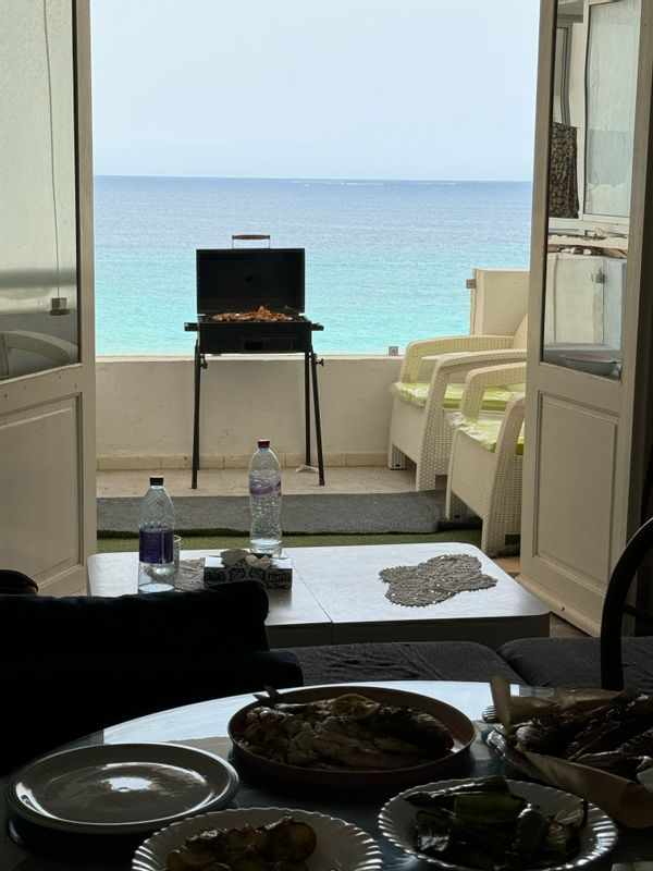 Appartement entièrement rénové avec vue mer.