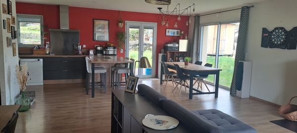 La maison de Lucie et Paul est une maison en plein coeur de la vallée de la Cère