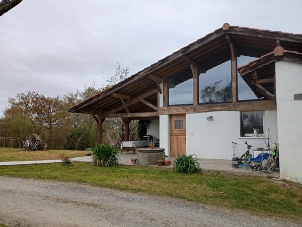 La maison de Vanessa et Bixente sur les coteaux d'Hasparren