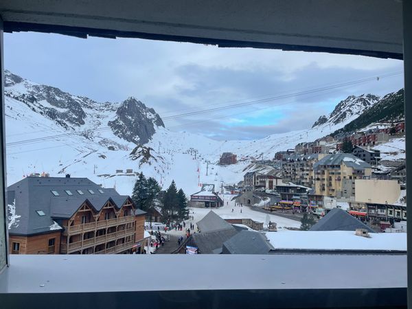 Appartement studio pour  4 personnes  situé face à la montagne avec toutes les commodités