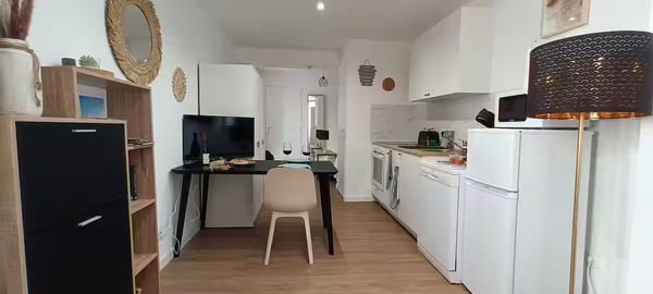 Appartement studio 30m2 - chambre séparée - centre ville Pertuis - Lubéron - proche Aix-en-Provence