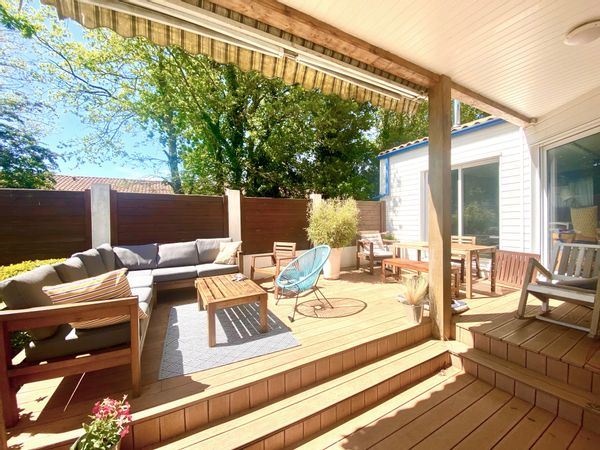 Agréable maison en bois à la campagne