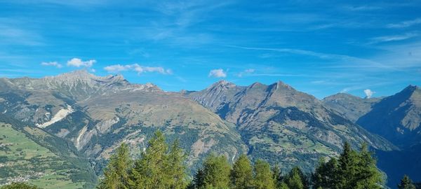 Appartement deux pièces en résidence avec vue montagne.