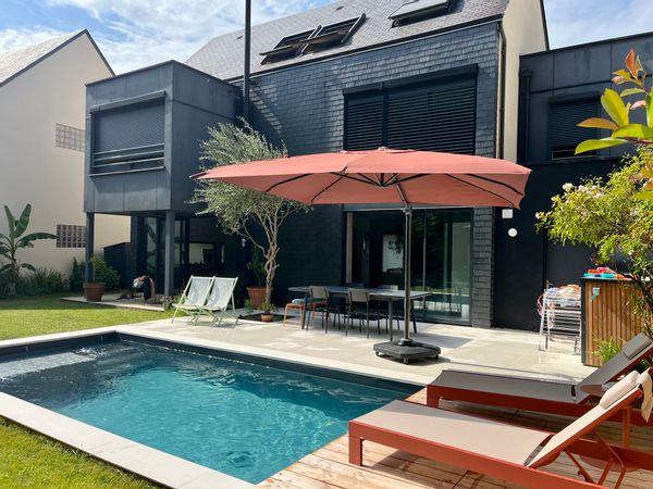 Maison d architecte contemporaine avec jardin et piscine
