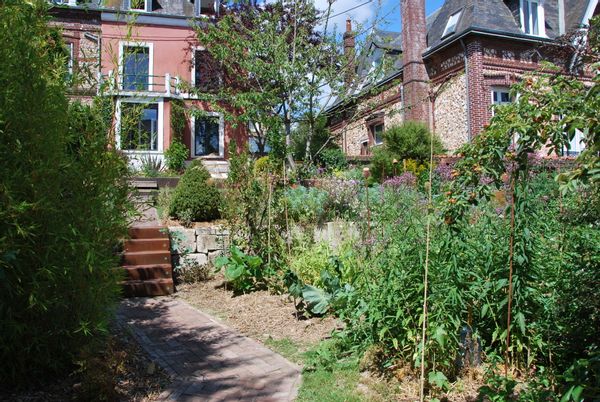 Petite maison de ville dans un environnement calme