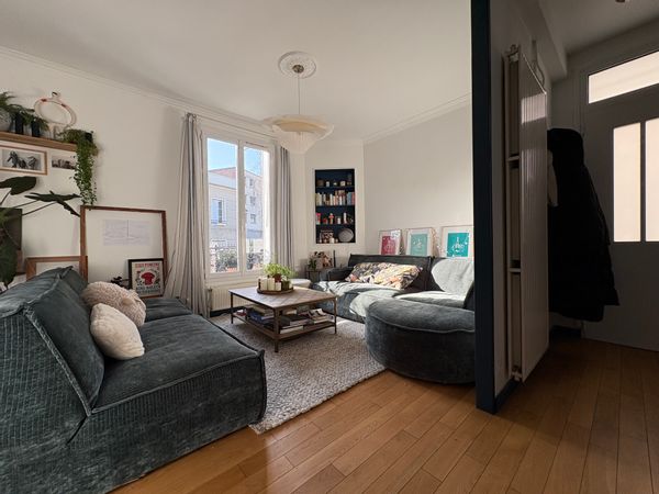 Maison cosy à 15mn de Paris Saint Lazare , offrant 4 chambres à coucher + terrasse/jardin extérieur