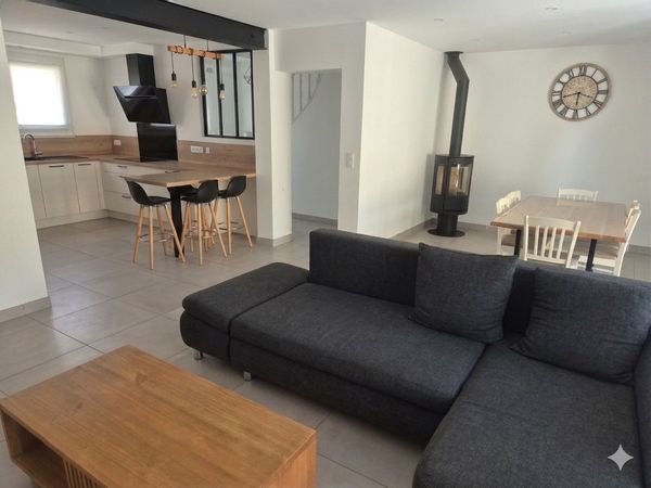 Maison de 120 m2, 3 chambres et un bureau à 30mn de la mer et 1 heure de la montagne.