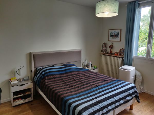 Maison très confort, spacieuse, lumineuse,  jardin à l'avant et à l'arrière dans quartier très calme