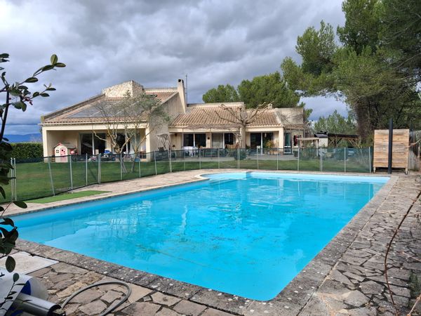 La maison familiale de Marie et Clément dans la campagne entre Aix-en-Provence et Luberon