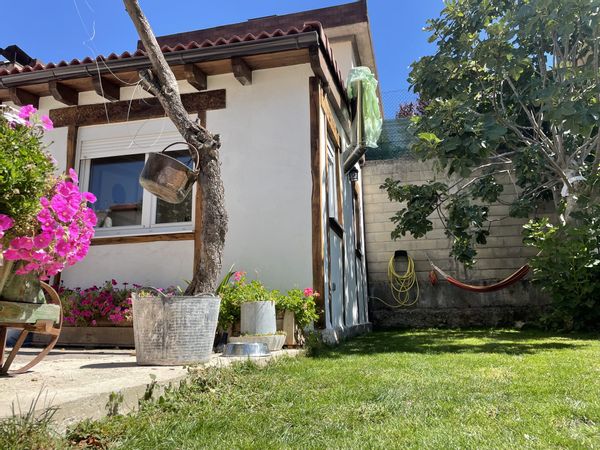 Oasis privé idéal pour les familles ou les amis avec jardin et piscine au cœur de Burgos.