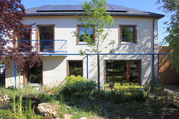 Maison ancienne toute rénovée - 4 chambres avec grand jardin à proximité immédiate du bourg