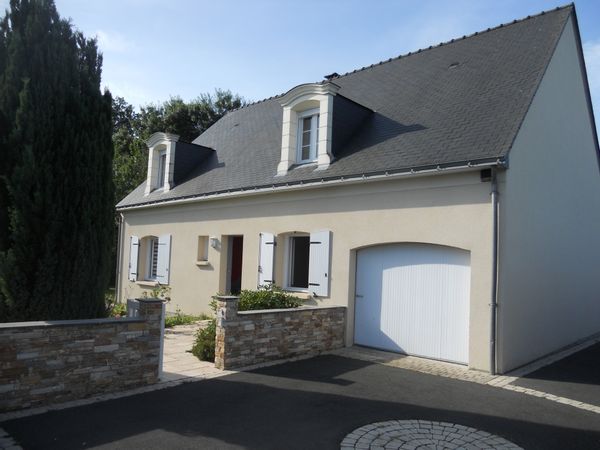 Sunny house, fully equipped, 10 minutes from Angers city center in the heart of history