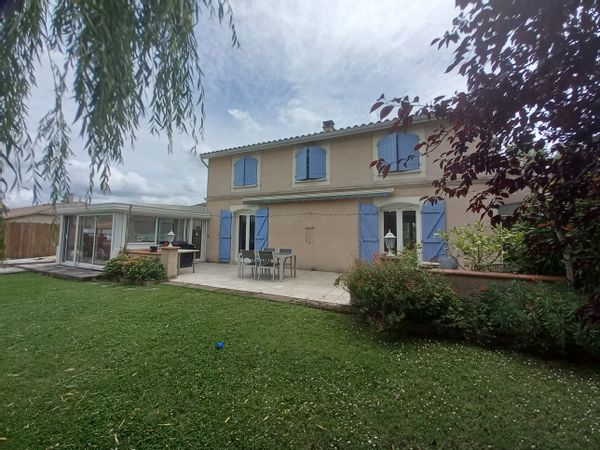 Maison familiale , jardin et jacuzzi, 200 m canal des deux mers