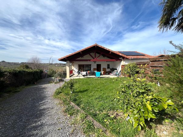 La maison de Paola et David entre océan et montagne