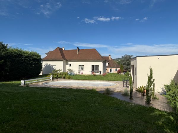 Maison avec charme qui permet de passer de bons moments en famille.