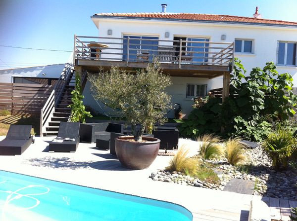 Villa duplex avec piscine , terrasse vue mer