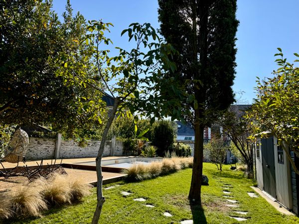 La douceur angevine, maison familiale avec jardin, piscine et un logement indépendant