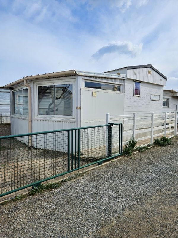 Mobilhomme en bord de plage avec accès direct a la mer a 50m - 30 m2 + véranda 16m2 - pour 4 pers