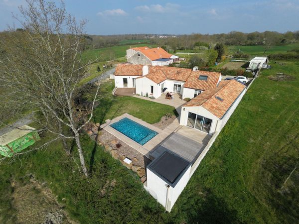 Maison 3 chambres en pleine nature avec piscine et cuisine d'été, à 35 min de nos plages Vendéennes