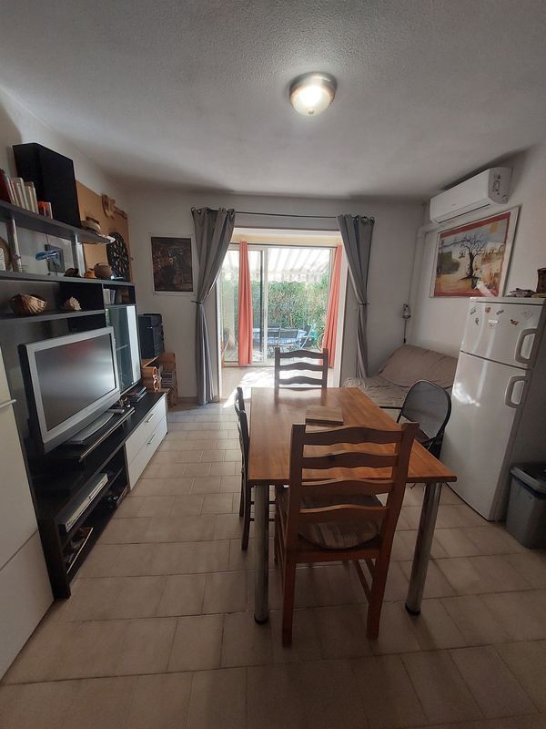 Agréable studio en rez de jardin dans résidence sécurisée avec Piscine