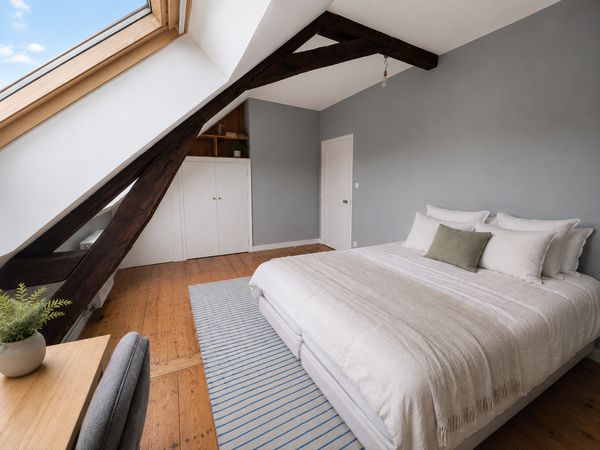 Nous vous proposons de vous accueillir dans le dernier étage de notre maison !