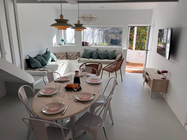 Maison lumineuse  et paisible, entièrement rénovée, à 8 mn des plages et à 20-25 min de Lisbonne