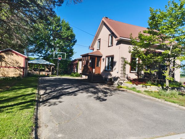 Maison de caractère à la campagne - détente garantie à moins d'1h de Montréal