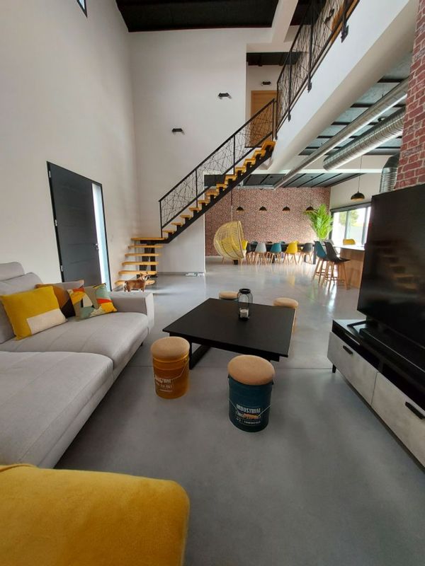 Loft industriel entre mer et montagne – havre de paix à Saint-Cyprien