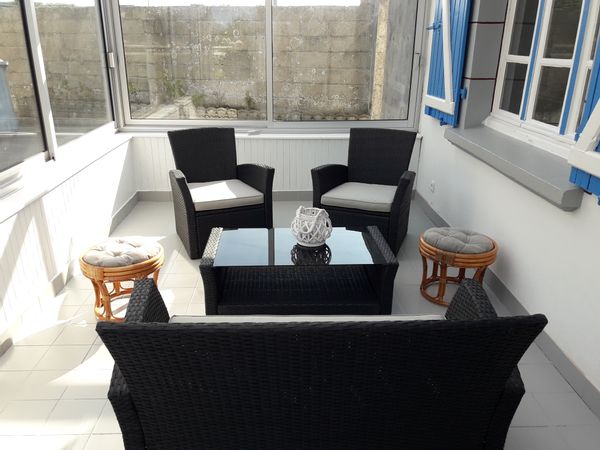 Jolie maison de bord de mer, près de commerces,  au calme, entièrement rénovée et avec jardin clos.