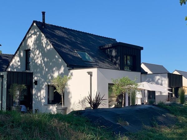 A 3 minutes de la Mer, 1 minute du bourg, 10 minutes de Concarneau. En campagne, pas de vis à vis.