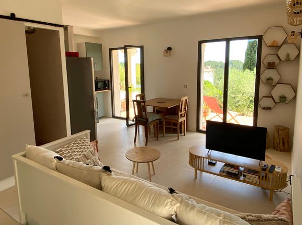 Loft avec terrasse et accès piscine sur la Côte bleue, à 3km de la mer