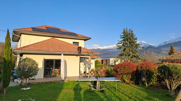 Maison moderne et récente au calme, proche de la campagne et de la montagne
