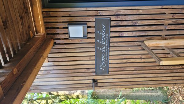 La tiny house est située à 10 minutes de l'océan