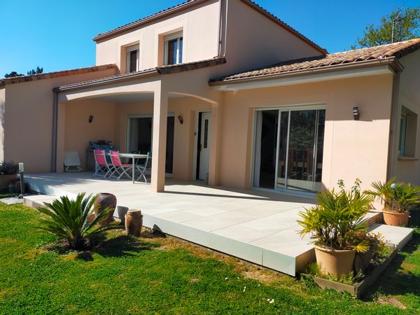 La maison de Elisabeth. Maison au centre d'un village situé a 10 kms du bord de mer