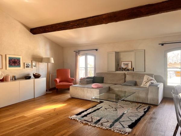 Maison de ville familiale dans le centre piéton de l’Isle-sur-la-sorgue